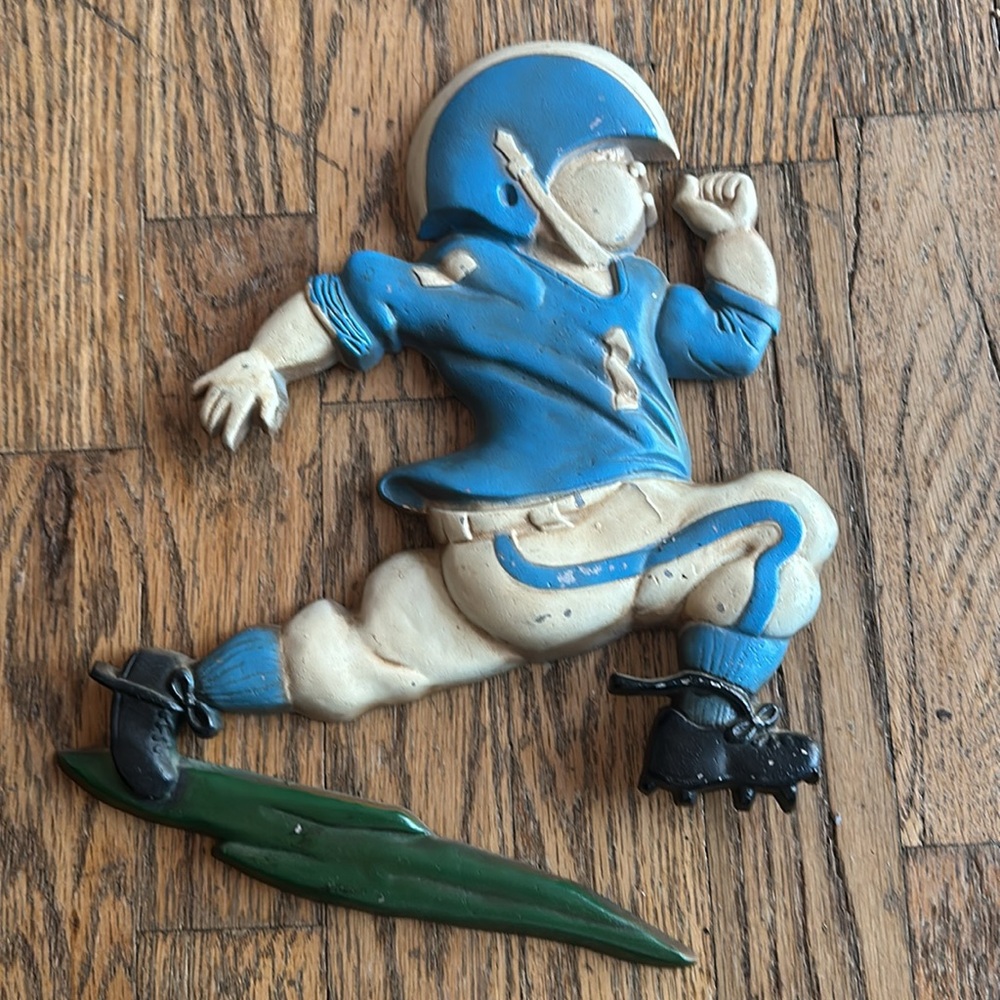 1976 HOMCO football player metal wall hangings
